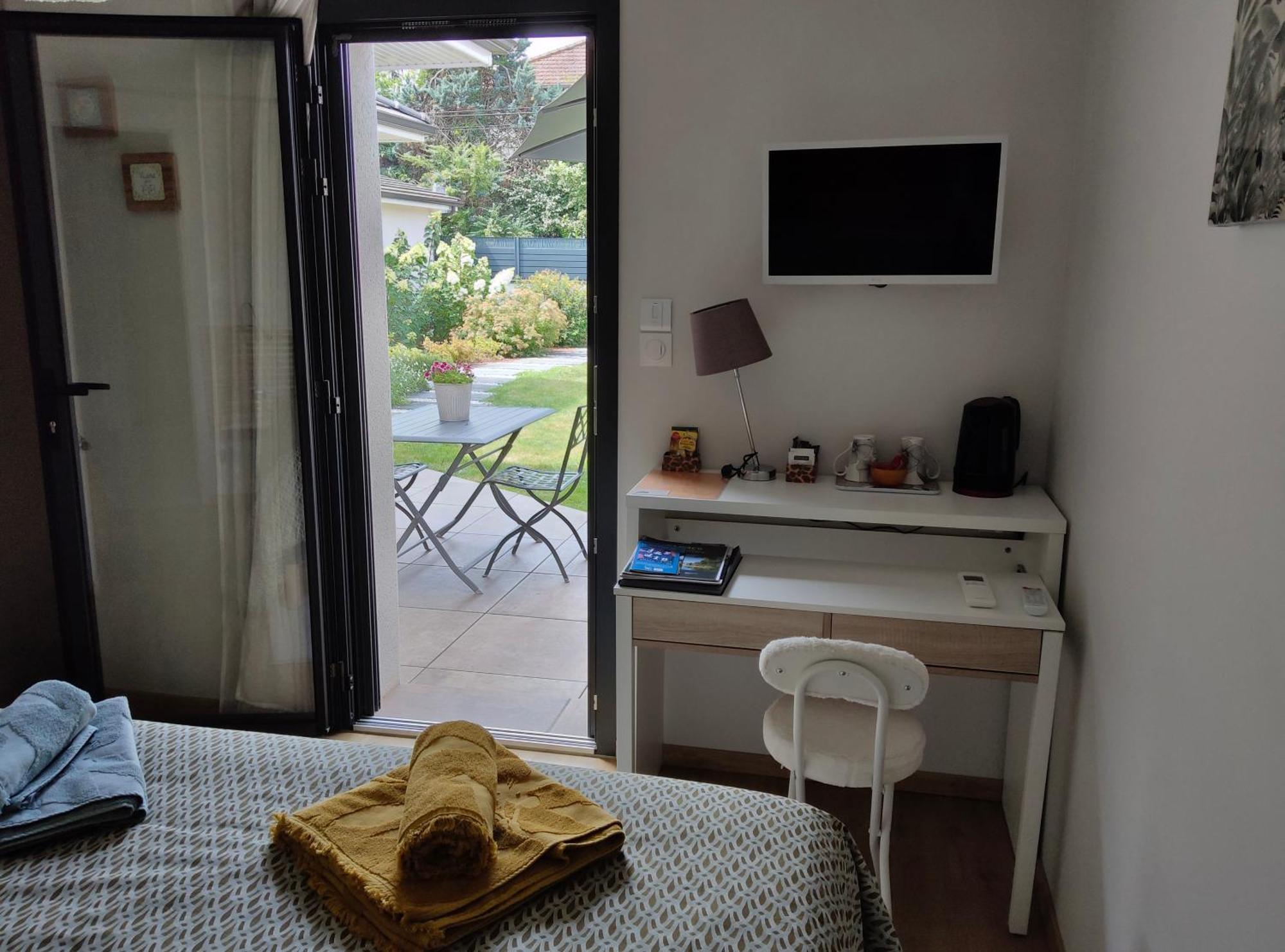 Du Côté de Chez Paule Acomodação com café da manhã Séméac Exterior foto